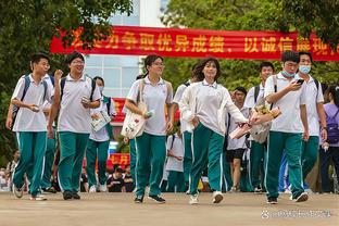 喀麦隆国门谈表弟奥纳纳：他证明非洲门将也有高水平，我为他骄傲